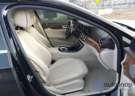 2017 Mercedes-Benz E 300 4Matic z USA, uszkodzony, nr VIN WDDZF4KB0HA195198